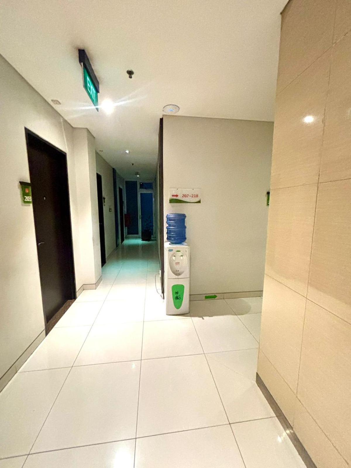 V Hotel Tebet Jakarta Exterior photo