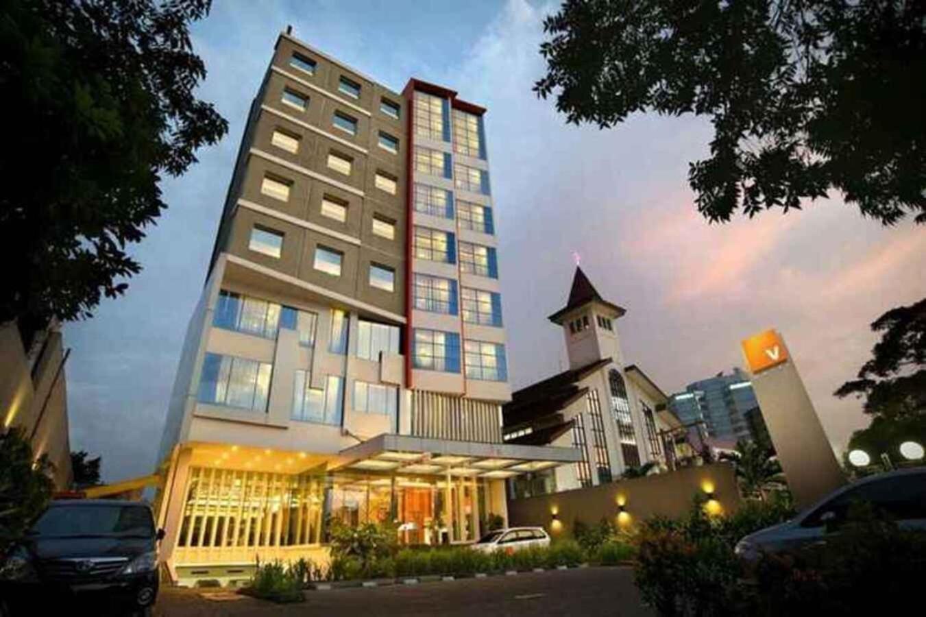 V Hotel Tebet Jakarta Exterior photo